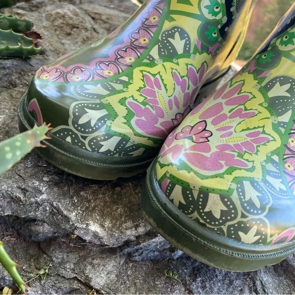 Rain Boots🌧️ Floral Green + Pink - Picture 2 of 11